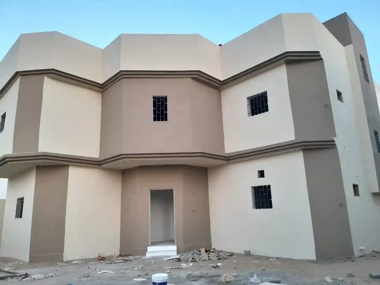 دهان واجهات فلل بالرياض بألوان عصرية ومتينة