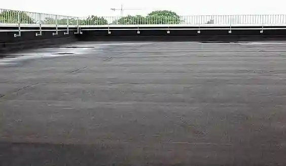 عزل حراري للأسطح بالرياض يعكس الحرارة ويوفر الطاقة