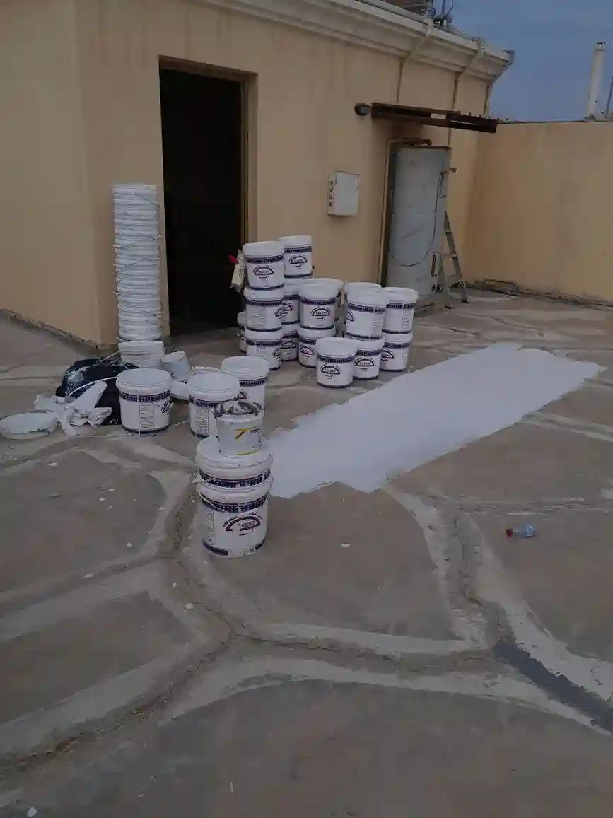 إصلاح تسربات الأسطح بالرياض بسرعة وكفاءة